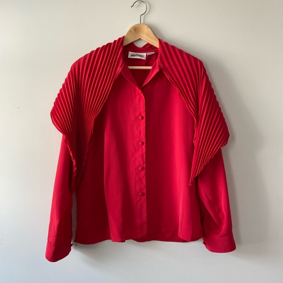 Red Vintage Cape Shirt - Picture 2 of 4